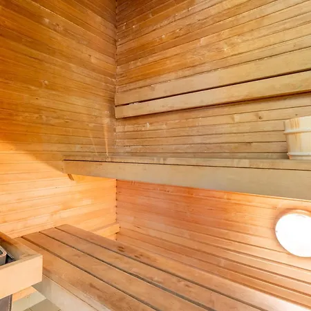 Center With Free Parking And Sauna