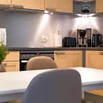 Center With Free Parking And Sauna Appartamento *